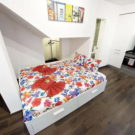 Apartman Of The Panteao, 1st Floor